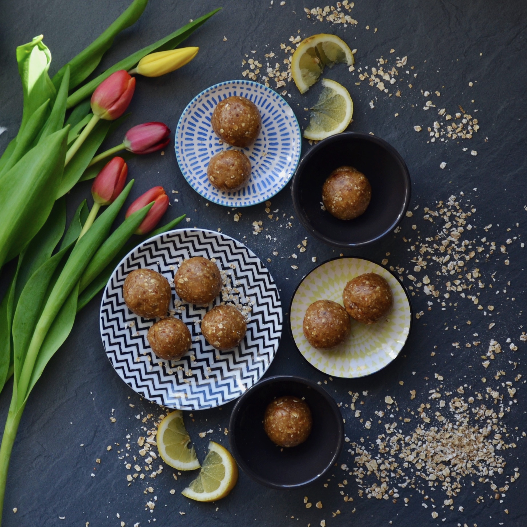 Erdnussbutter, prangt Butter, Tulpen, tulips, Frühling, Schüssel, zuckerfrei, vegan, lecker, Rezept, schnell, Selbermachen, eaneating, eat clean, zuckerfrei, glutenfrei, rot, grün, Beeren, Snack, frühstück, Dessert, lecker, Haferflocken, Oats, Snack, einfach, Energie, abnehmen, Energiebällchen, gesund, Zitrone