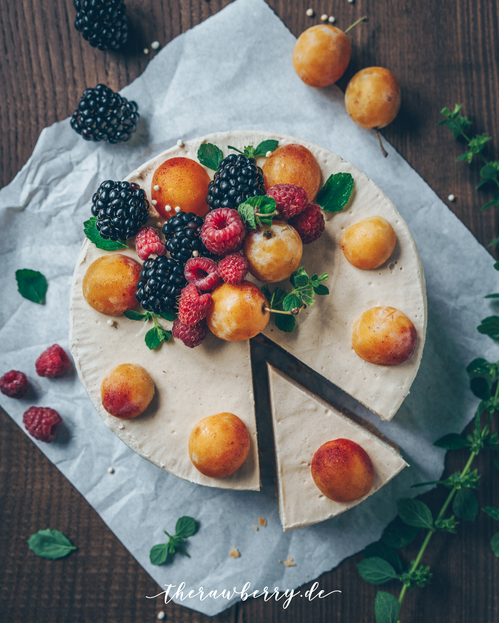 lecker, vegam, dessert, nachtisch, süß. cleaneating, kuchen, glutenfrei, roh, rohvegan, Käsekuchen, Mirabellen, cashews, Rezept, frisch, fruchte, essen, gesund, kein Zucker, zuckerfrei,