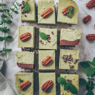 matcha, vegan, raw, glutenfree, roh, rohvegan, glutenfree, glutenfrei, lecker, delicious, healthy, diet, dessert, Nachtisch, grün, green, easy, einfach, wholesome, vollwertkost, Diät, köstlich, Rezept, reicpe