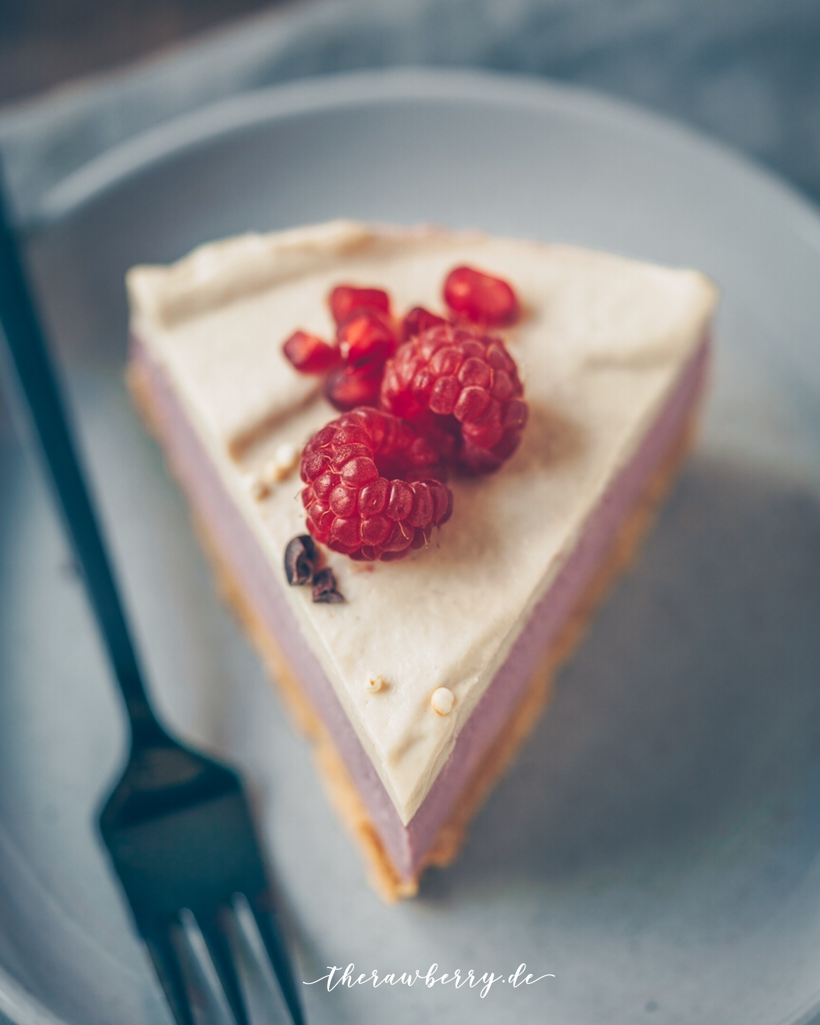 raspberry, no-bake, gluten-free, refined sugar free, cake, raspberries, vegan, sugar free, raw, dessert, pomegranate, beautiful food, schönes essen, rezept, recipe, healthy, gesund, glutenfrei, zuckerfrei, diät, kuchen, torte, zuckerfrei