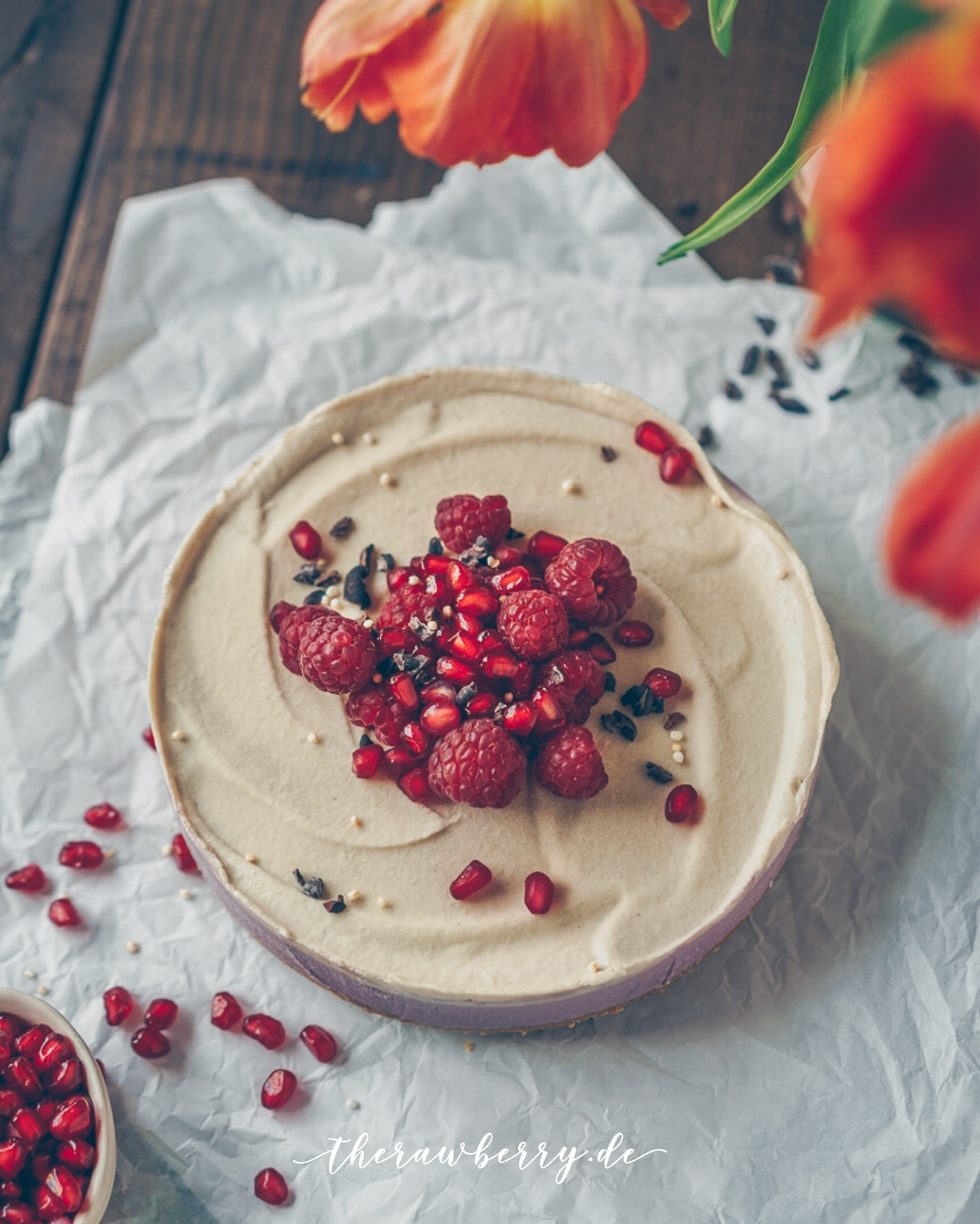 raspberry, no-bake, gluten-free, refined sugar free, cake, raspberries, vegan, sugar free, raw, dessert, pomegranate, beautiful food, schönes essen, rezept, recipe, healthy, gesund, glutenfrei, zuckerfrei, diät, kuchen, torte, zuckerfrei