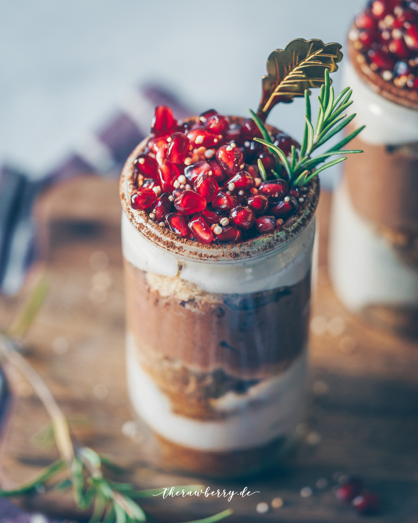 tiramisu, tiramisu, vegan, no dairy, ohne milch, laktosefrei, easy, einfach, simple, lecker, delicious, christmas, dessert, weihnachten, Nachtisch, glas, weck, pomegranate, Granatapfel, ein traum, fluffig, leicht, ohne Alkohol, alcohol free, without alcohol, for kids, für kinder, fool proof, beautiful food, food, essen,. therawberry, food photography, fotografie