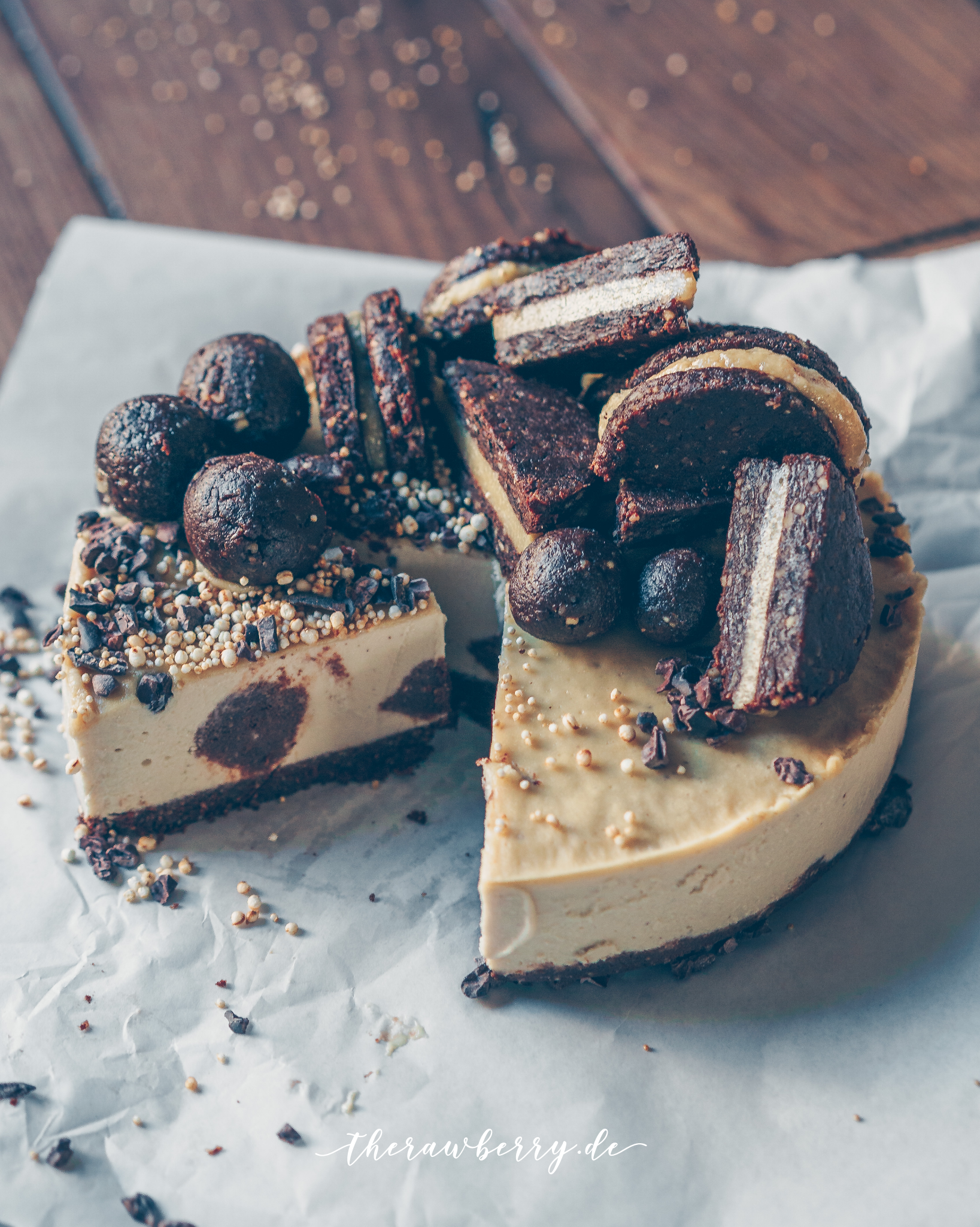 oreo, oreos, chocolate and cream, cookies and cream, kegs, schokoladenkeks, Schokokeksteig, vegan, glutenfrei, gluten-free, no dairy, dairy free, gf, easy, einfach, lecker, healthy, simple, cheesecake, no bake, ohne backen, dessert, nachtisch, cookies, kekse, chocolate, schokolade, füllung, filling, therawberry, recipe, rezept, diet, diät, gluten intolerant, bliss balls, cacao nibs, cake, kuchen, food styling, food photography, food fotografie, fotografie