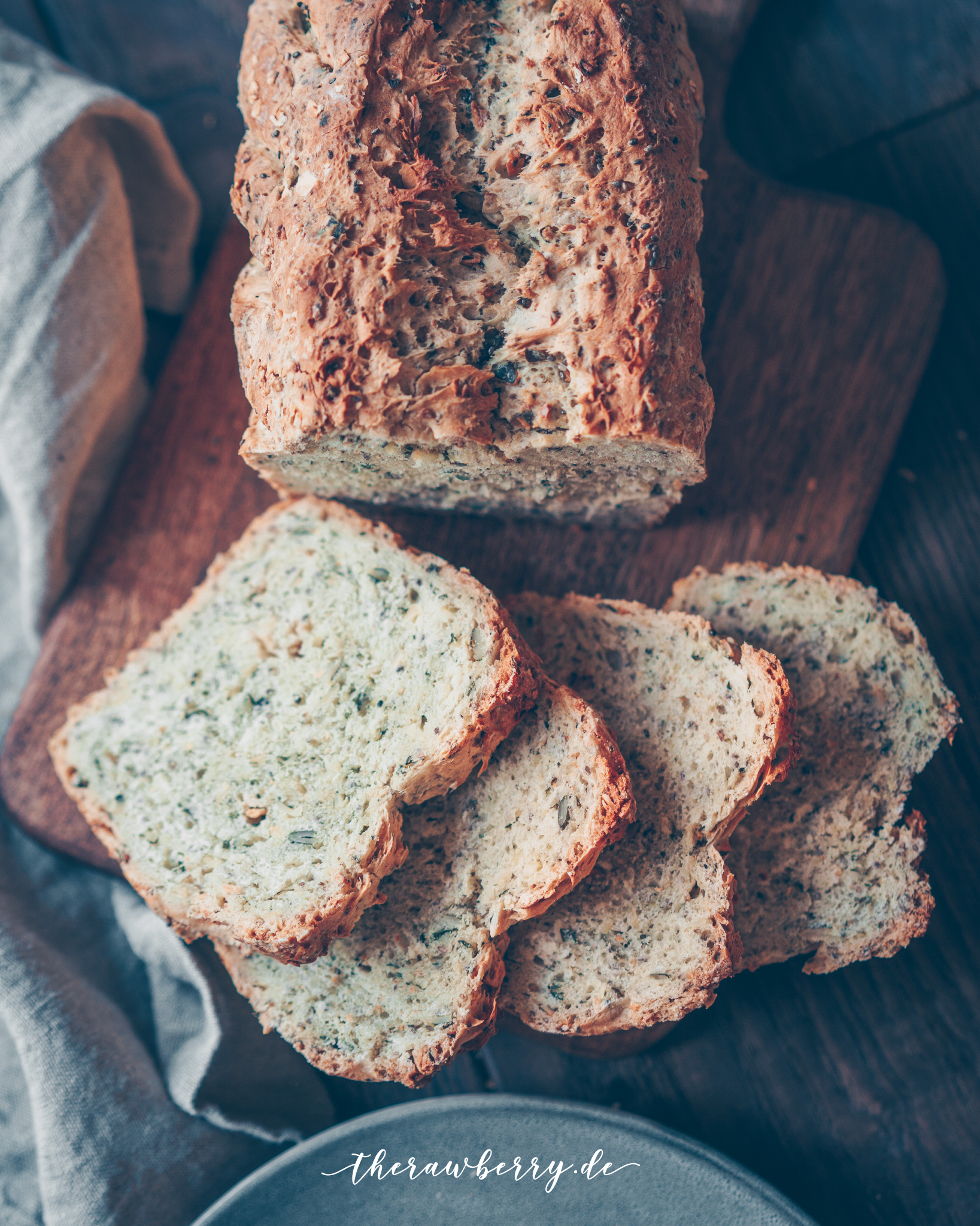 easy, einfach, bread, brot, baking, backen, boot backen, super lecker, healthy, seeds, samen, körner, grains, therawberry, vegan, dairy free, schnelles Mittagessen, schnelles Abendessen, quick dinner, easy lunch, breakfast, yum, yummy, diet, diät, healthy carbs, spelt, wheat, dinkel, weizen, toast, food, foodie, savory, Marie dorfschmidt, food photography, fotografie