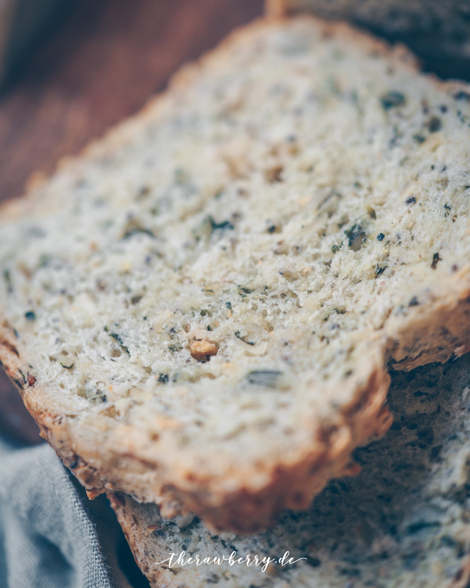 easy, einfach, bread, brot, baking, backen, boot backen, super lecker, healthy, seeds, samen, körner, grains, therawberry, vegan, dairy free, schnelles Mittagessen, schnelles Abendessen, quick dinner, easy lunch, breakfast, yum, yummy, diet, diät, healthy carbs, spelt, wheat, dinkel, weizen, toast, food, foodie, savory, Marie dorfschmidt, food photography, fotografie