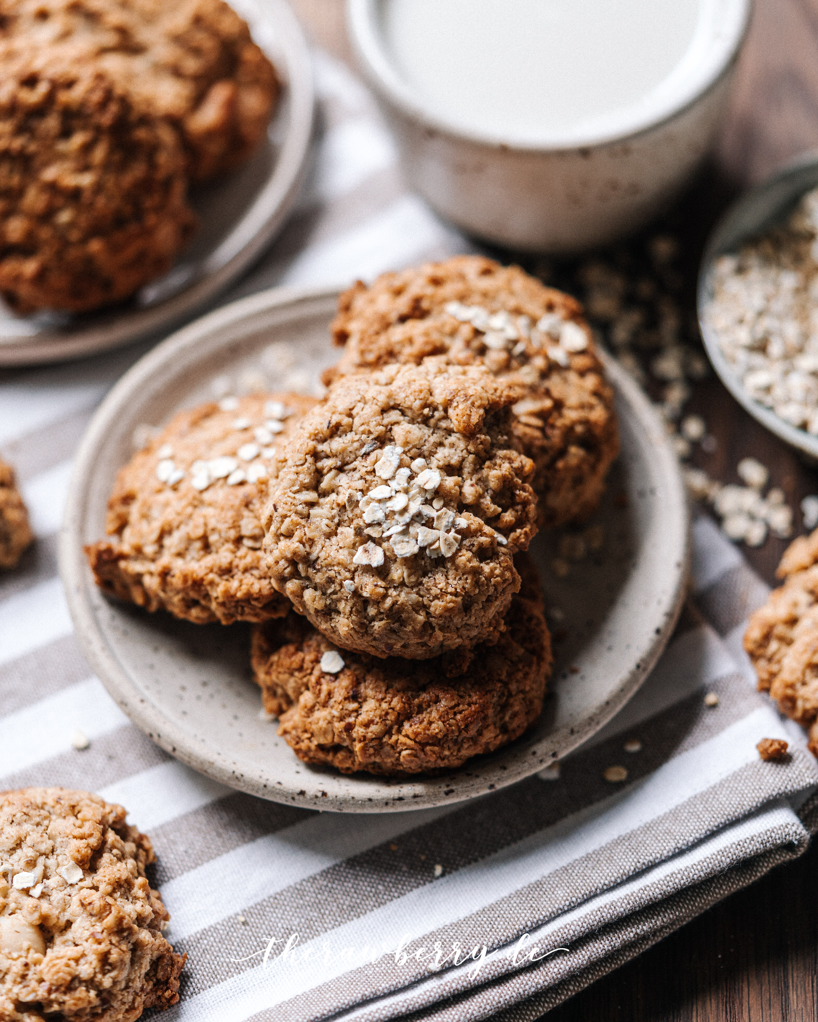 oats, Haferflocken, einfach, easy, lecker, delicious, healthy, gesund, gluten-free, vegan, glutenfrei, laktosefrei, dairy free, cookies, Kekse, plant-based, whole foods, diet, diät, therawberry, food, essen, dessert, nachtisch, food photography, fotografie, marie dorfschmdit, rezept, recipe, backen, baking