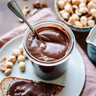 easy, vegan, einfach, marie dorfschmidt, therawberry, rezept, recipe, chocolate, Schokolade, gluten free, glutenfrei, einfach, lecker, delicious, simple, simpel, plant based, sweet, süß, Nutella, selber machen, healthy, hazelnuts, gesund, Haselnüsse, food, breakfast, frühstück, snack, healthyfied, yum, yummy