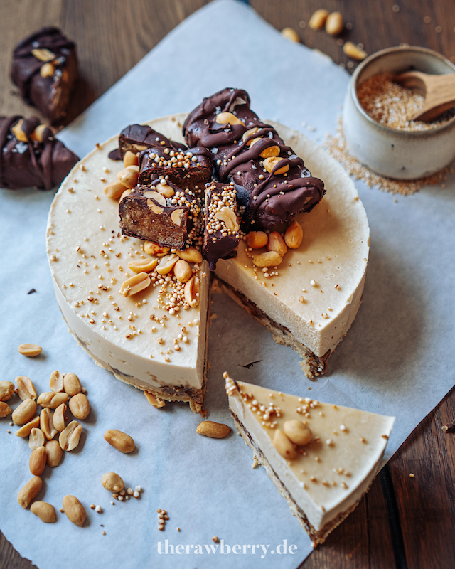 easy, vegan, einfach, marie dorfschmidt, therawberry, rezept, recipe, chocolate, Schokolade, gluten free, glutenfrei, einfach, lecker, delicious, simple, simpel, plant based, sweet, süß, Nutella, selber machen, healthy, hazelnuts, gesund, Haselnüsse, food, breakfast, frühstück, snack, healthyfied, yum, yummy, snickers, erdnüsse, peanuts, käsekuchen, cheesecake, festive, festlich