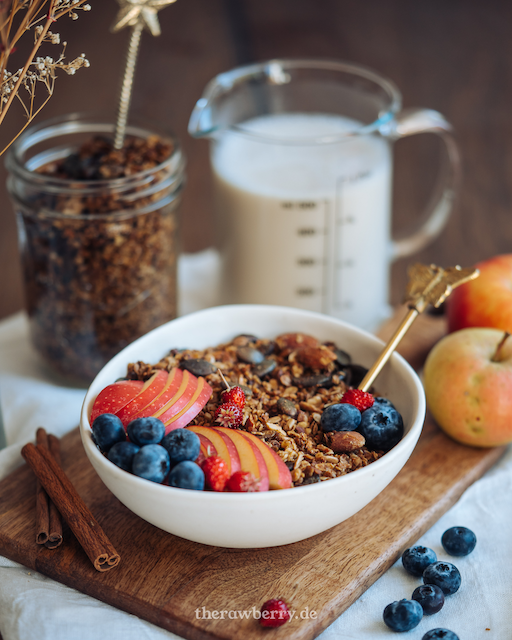 granola, müsle, vegan, frühstück, recipe, rezept, breakfast, therawberry, glutenfree, glutenfrei, easy, einfach, Herbst, fall, autumn, pumpkin spitzem Kürbis Gewürz, essen, food, Marie dorfschmidt