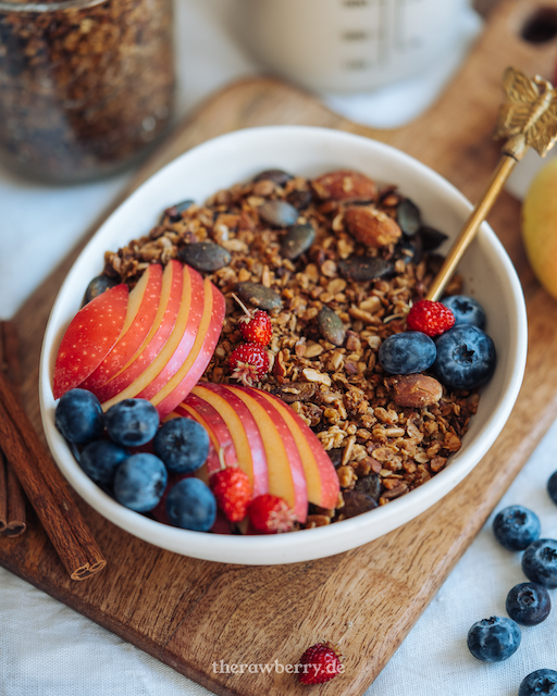 granola, müsli, vegan, frühstück, recipe, rezept, breakfast, therawberry, glutenfree, glutenfrei, easy, einfach, Herbst, fall, autumn, pumpkin spitzem Kürbis Gewürz, essen, food, Marie dorfschmidt