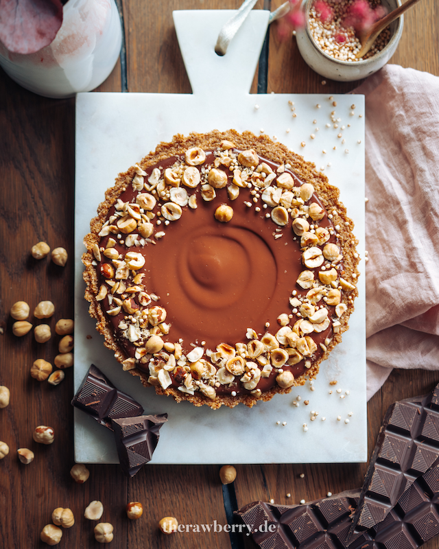vegan, hazelnut, Haselnuss, tart, tarte, therawberry, Rezept, recipe, einfach, simple, simpel, schokolade, chocolate, no bake, glutenfree, glutenfrei